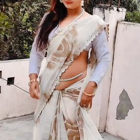 Desi Village girl outdoor first time video, desi village girl video, desi village outdoor video