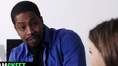 Flashy nympho Sindy Rose gets her asshole filled with two BBC's