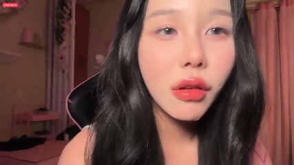 Ragazza Snella E Pagata, Porno VIP Che Sembra Davvero Felice Mentre Viene Scopata 24