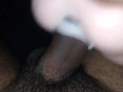 Jugando con un culito de goma