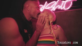 TOUGHLOVEX Third wheel with blonde spinner Lilly Bell
