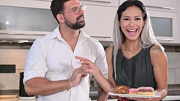 Gorgeous TV Host Veronica Leal Stops Filming To Enjoy A DP Threesome GP3105