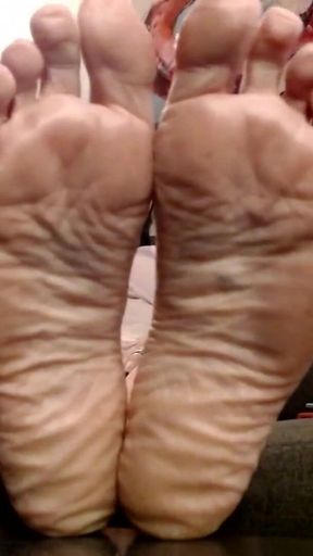 Ignore Soft Mature Soles Long Toenails