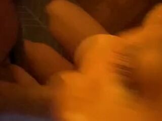 Colombiana se queda en casa de una amiga con un hombre en su habitación- Rsellamb