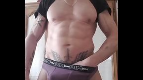 Je frotte ma bite contre mon cul pour &eacute_jaculer, avant de lecher mon foutre.