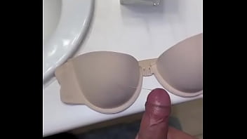Me la jalo con el Brasier de mi vecina