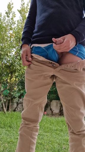 Quickly Jerking off in the Garden