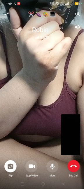 Desi bhabhi showing body on video call.