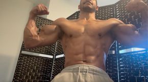 Troy&#039;s cocky flexing and huge biceps will have you stroking fast