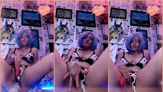 Chica amateur latina rem cosplay follando su propio agujero con un plug anal