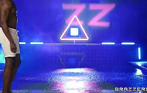 Neon rain, Romi Rain, Isiah Maxwell