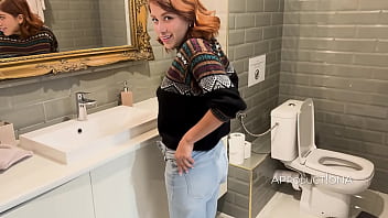 5 girls Peeing like cows MultiCam Compilation 4K