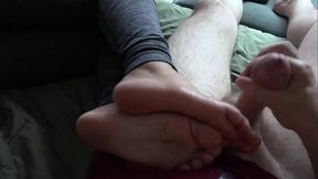 I like toe job and cum on my feet