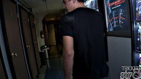 Fooled guy trying gay gloryhole