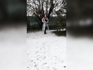 Winter in garden - outfit with ebony boots and hose