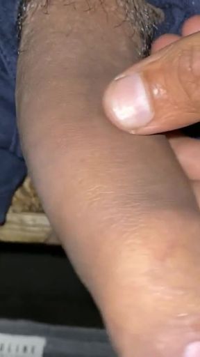 I saw a girl on the spot and my penis got erect after seeing her big ass.   Clip 1