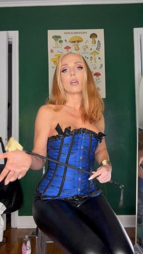 JOI in leather and corset