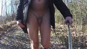 im Winter mal nackte Wanderung an der Stra&szlig_e entlang