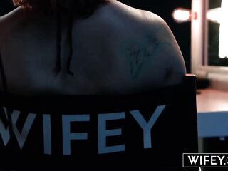 WIFEY Married mother I'd like to fuck Queen Mirage Takes A Massive BBC Whilst Hubby Cheers On