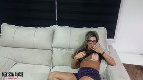 enquanto minha avo estava no quarto descansando , eu ensinava meu primo a me foder gostoso (video completo)