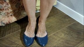 Toe wiggling in leather ballet flats AVI