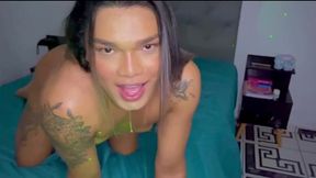 depois do funk veio esvaziar as bolas com sua boneca favorita