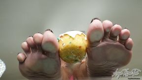 Sweet Treat Crushed By Feet (MP4-HD 720p)