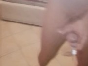 Arrapatissimo sborro un litro di sperma nello specchio