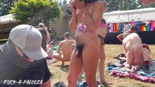 Hete lesbische orgie: Amerikaanse meiden genieten van cunnilingus, dildospel en ruige anale groepsseks.