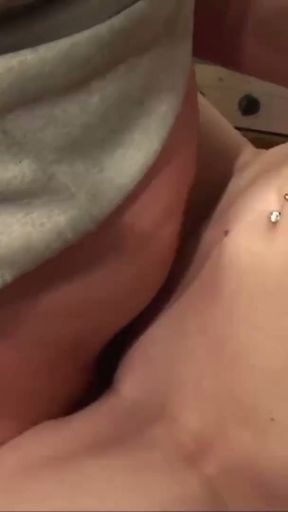 Hausfrau bumst mit Nachbarn in der Kueche, ohne Gummi   Clip 2