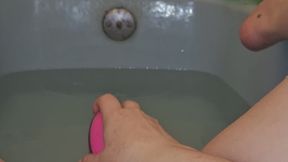BBW Bath Close-up Pussy Play