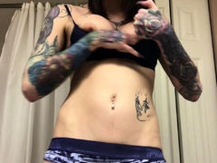 Brunette Tranny jerking in hard dick in solo Webcam