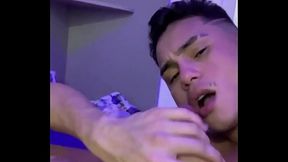 DANDO LEITINHO NA BOCA DO NOVINHO.