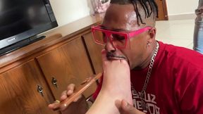 o agiota se deu bem com a vivian lola que paga divida com a buceta