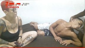 novinho sentou gostoso em um vibrador de 30 cm