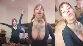 oupss mes seins ce sont echappe quand tu fais tes cartons en dansant