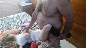 loira de 28 anos adora transar com esse coroa