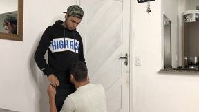 he arrived from work all sweaty and the male was already falling in his mouth