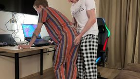 Distracted the Guy From the Game, Gave the Twink a Rimming, Fucked His Tight Asshole Part 1