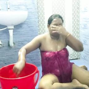 Sexy lady Bath Show