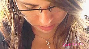 Amateur czech Zuzinka fucks her new dildo