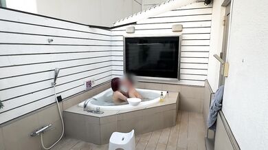 Outdoor Exposed Sex at Open-air Bath Hotel / Standing Doggy / Japanese Amateur Couple