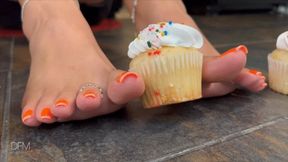 "Smashing cup cake with eyecandytoes"