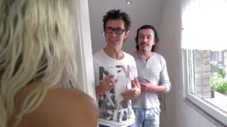 Trio, dublă penetrare &#8211; Trio anal pentru MILF-a Conny Dachs în piercing