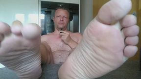 Worship my beautiful straight male soles!