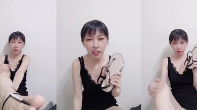 Queen in heels strips barefoot for her slaves