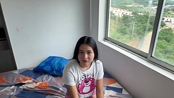 Me aprovecho que el cachon de mi amigo se va para follarme duro a su mujer y demostrarle que es una zorra