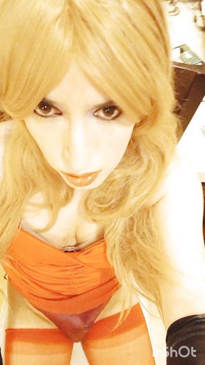 Tammycross Sissy crossdresser masturbating