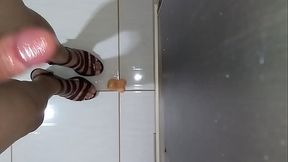 Cdzinha depois de sentar no consolo Goza de Salto Alto