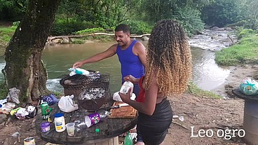 Botei só no cu da novinha que conheci na cachoeira.